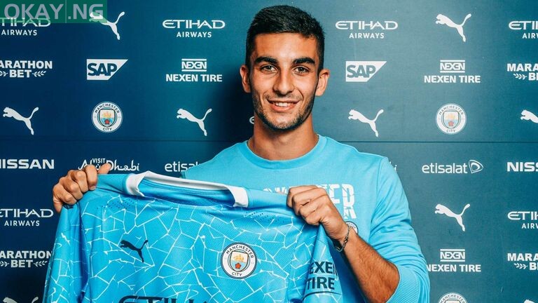 Manchester City signs Ferran Torres