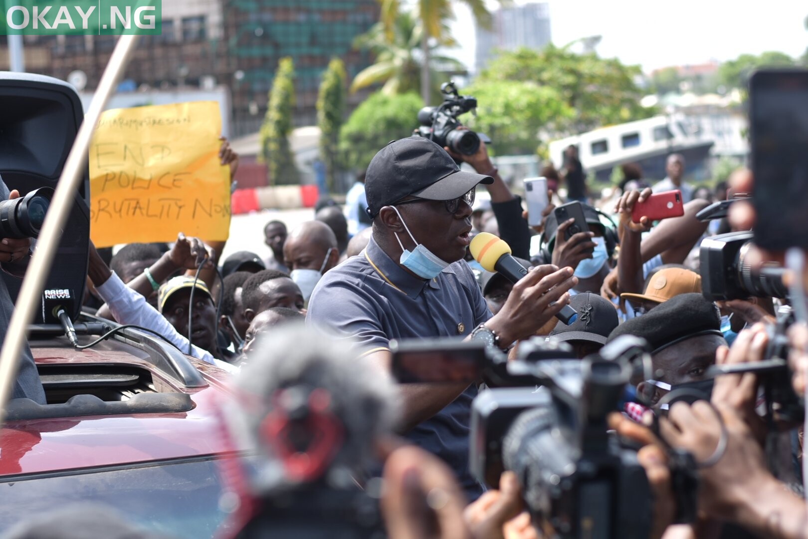 Governor Babajide Sanwo-Olu addressing #EndSars protesters