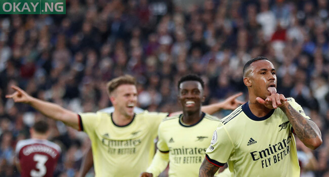 Arsenal’s Brazilian defender Gabriel (R) celebrates with teammates after scoring a goal during the English Premier League football match between West Ham United and Arsenal at the London Stadium, in London on May 1, 2022. Ian Kington / IKIMAGES / AFP