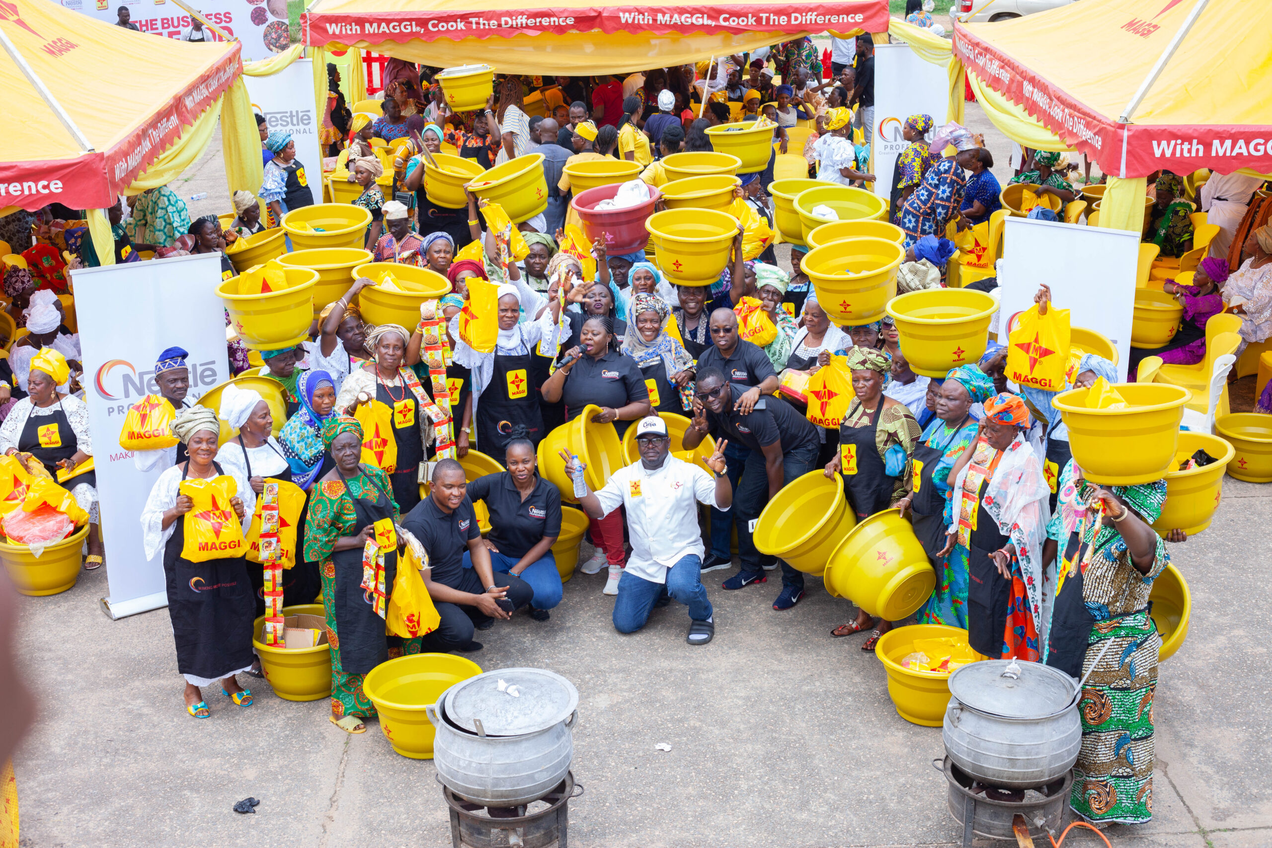 Participants with gift items given by Nestlé Professional.