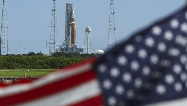 NASA’s Artemis I rocket sits on launch pad 39B after the launch was scrubbed at Kennedy Space Center on September 03, 2022 in Cape Canaveral, Florida. Kevin Dietsch/Getty Images/AFP