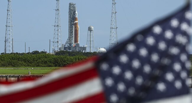 NASA’s Artemis I rocket sits on launch pad 39B after the launch was scrubbed at Kennedy Space Center on September 03, 2022 in Cape Canaveral, Florida. Kevin Dietsch/Getty Images/AFP