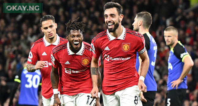 Manchester United’s Portuguese midfielder Bruno Fernandes (C) celebrates after scoring his team second goal during the English Premier League football match between Manchester United and Tottenham Hotspur at Old Trafford in Manchester, north west England, on October 19, 2022. (Photo by Oli SCARFF / AFP)