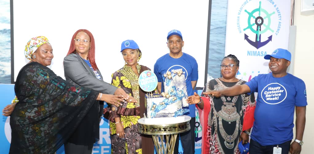 Director General of Nigerian Maritime Administration and Safety Agency (NIMASA) Dr.Bashir Jamoh (3rd left); National Coordinator/CEO SERVICOM, Mrs. Nnenna Akajemeli (3rd right);Director of SERVICOM NIMASA, Mrs. Bolaji Kehinde (2nd left);Mrs. Jummai Abdullahi of SERVICOM Abuja (left); Mrs. Ngozi Akinbodewa of SERVICOM Abuja (2nd right) and Deputy Director SERVICOM NIMASA, Mr Paul Agim during the 2022 Customer Service Week Celebration at the NIMASA headquarters in Lagos.