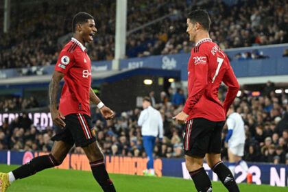 Manchester United’s Portuguese striker Cristiano Ronaldo (R) celebrates scoring his team’s second goal with Manchester United’s English striker Marcus Rashford (L) during the English Premier League football match between Everton and Manchester United at Goodison Park in Liverpool, north west England on October 9, 2022. (Photo by Oli SCARFF / AFP)