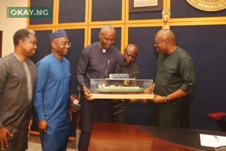 L-R Mr. Andy Odeh, GM, External Relations & Sustainable Development (NLNG); Mr. Olalekan Ogunleye, NLNG Deputy MD; and Dr. Philip Mshelbila, NLNG MD/CEO, hand over a model of an NLNG vessel to the Executive Governor of Rivers State, Sir Siminalayi Fubara, during the NLNG management’s visit to the Governor at the State House in Port Harcourt on Wednesday.