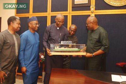 L-R Mr. Andy Odeh, GM, External Relations & Sustainable Development (NLNG); Mr. Olalekan Ogunleye, NLNG Deputy MD; and Dr. Philip Mshelbila, NLNG MD/CEO, hand over a model of an NLNG vessel to the Executive Governor of Rivers State, Sir Siminalayi Fubara, during the NLNG management’s visit to the Governor at the State House in Port Harcourt on Wednesday.