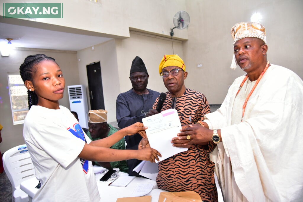 L-R, Fashina Faderera Sherifat, Student of Olabisi Onabanjo University Ago Iwoye, receiving her Award cheque from Pastor Joseph Alabi, General manager Community Relation, Dangote Project; Ebenezer Fola Ali, Director Human Assets Management, Dangote Projects and Oba ( Dr.) Mufutau Adesesan Yusuf, Sopen Ilukale of Oke Sopen Ijebu - Igbo Ogun state, at The Dangote Granite Mines' presentation of;Students Scholarship Awards to Hosting Communities in Ijebu - Igbo Ogun state, at the weekend