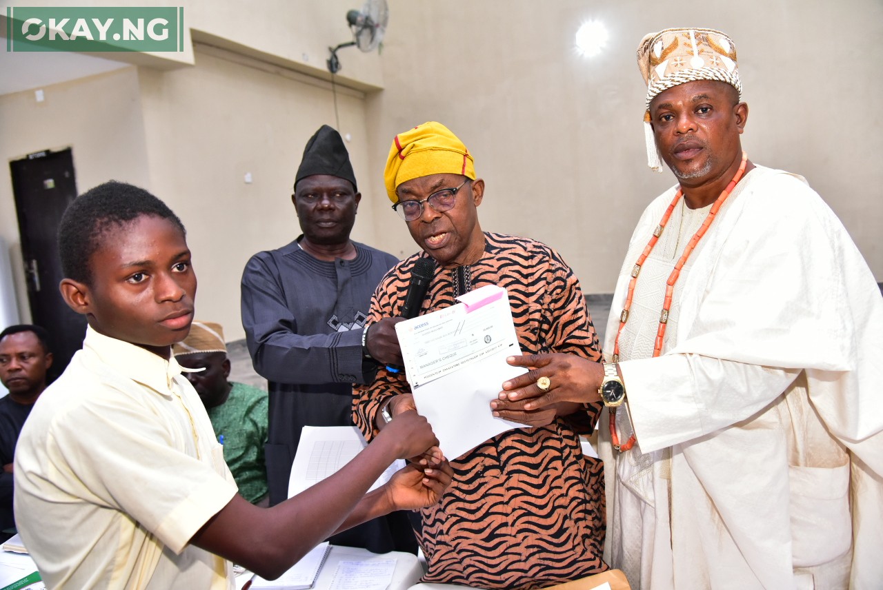 L-R, Abiodun Michael Oluwasegun , Student of Abusi Odumare Secondary school, Ijebu - Igbo, Receiving his Scholarship Award cheque from, Pastor Joseph Alabi, General manager Community Relation, Dangote Project; Ebenezer Fola Ali, Director Human Assets Management, Dangote Projects and Oba ( Dr.) Mufutau Adesesan Yusuf, Sopen Ilukale of Oke Sopen Ijebu - Igbo Ogun state, at the Dangote Granite Mines' Presentation of Students Scholarship Awards to Hosting Communities in Ijebu - Igbo Ogun state, at the weekend.