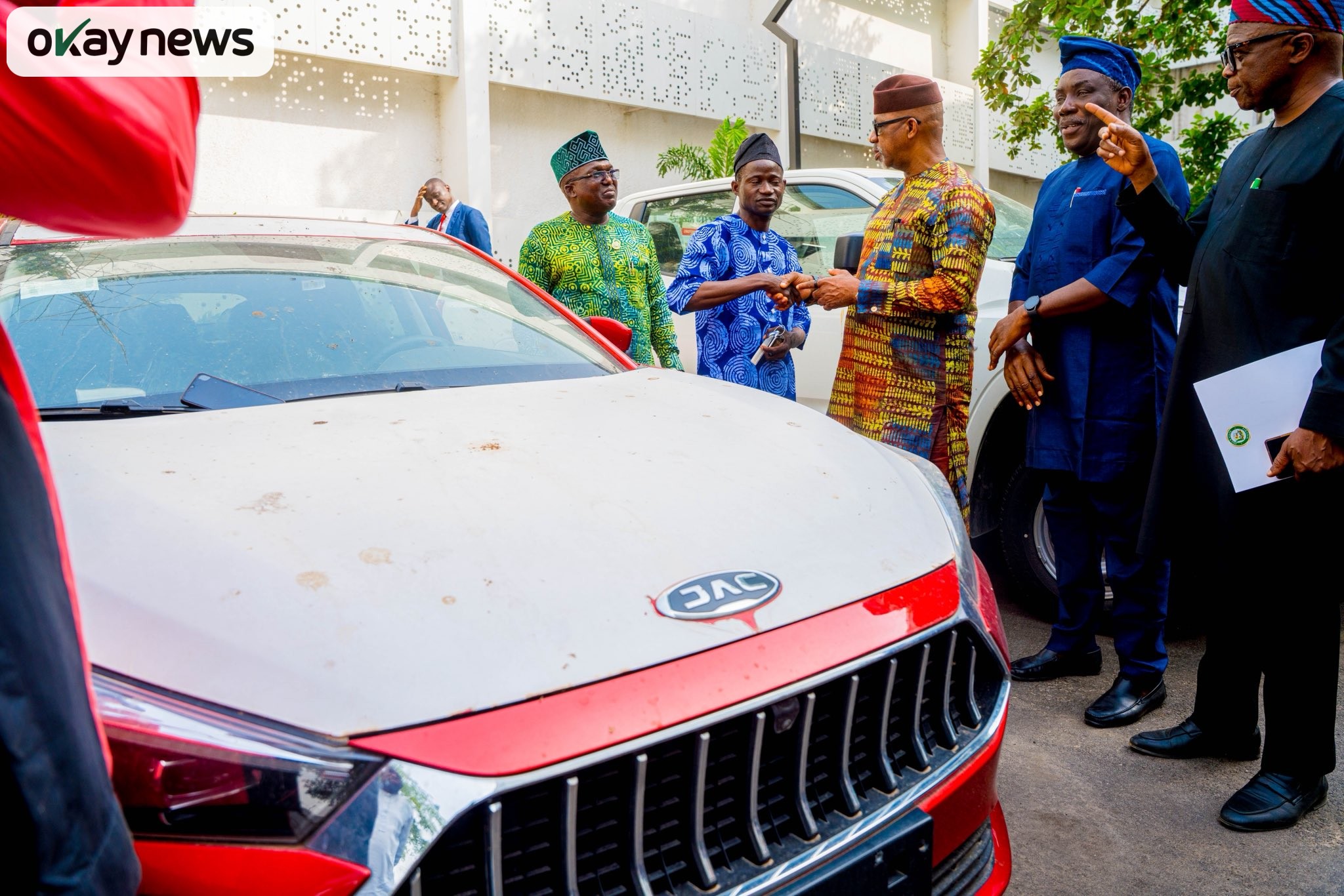 Ogun State Rewards Nigeria’s Best Primary School Teacher With New Car, Home