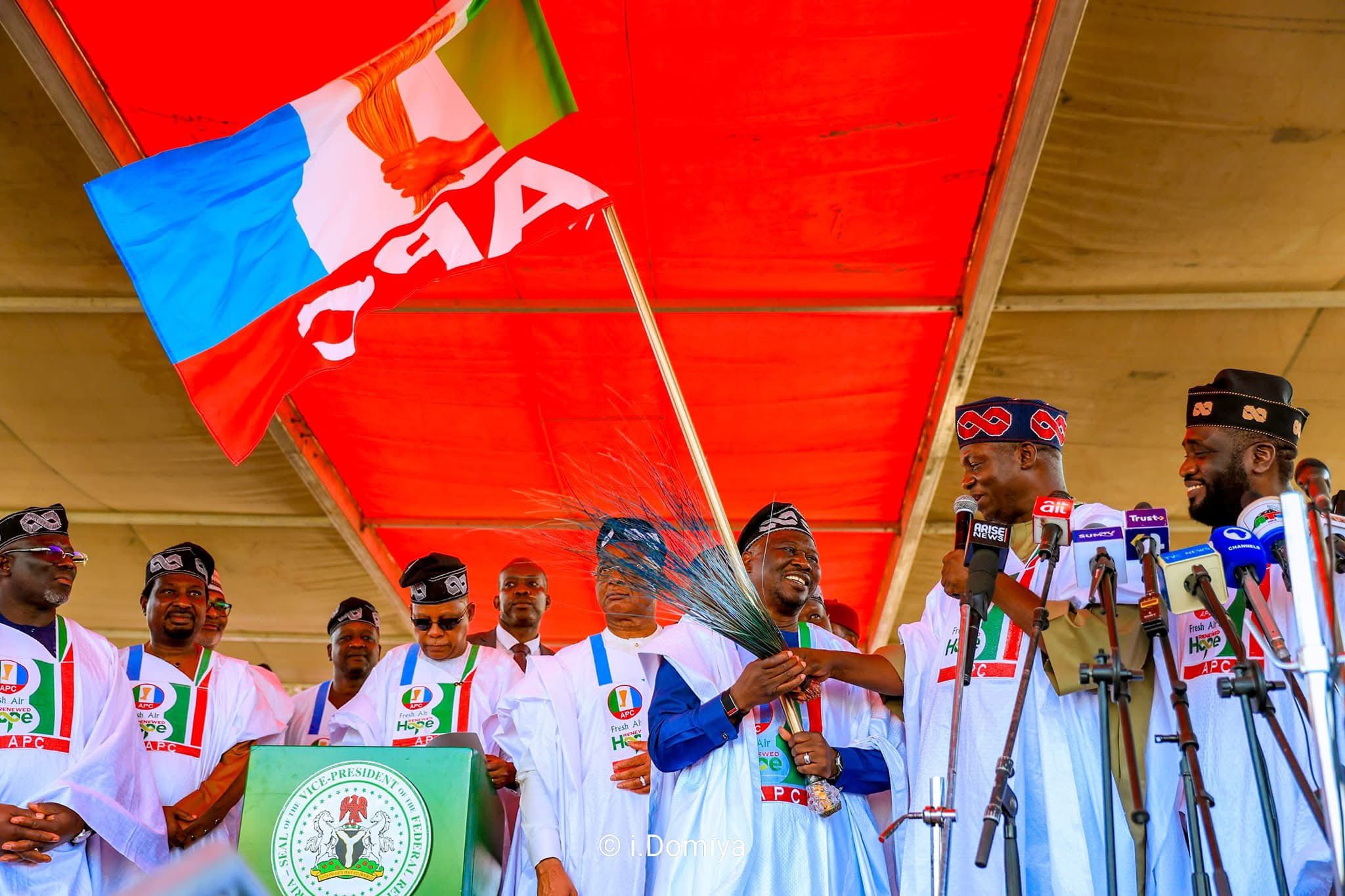 Vice President Shettima Formally Receives Adamawa Governor Fintiri into APC