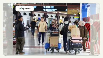 Volcanic Eruption Leaves 150,000 Stranded in Indonesia as Six Airports Shut Down